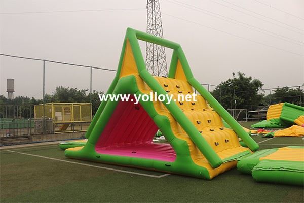 Inflatable Floating Aqua Sorts Water Park